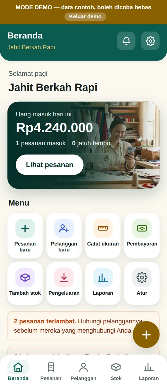 Layar Beranda SakuJahit: uang masuk hari ini, menu delapan ikon, dan pesanan terlambat